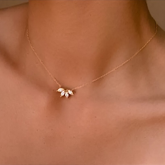 ⚜️𝟯𝟬%𝗢𝗙𝗙 𝗯𝘂𝗻𝗱𝗹𝗲𝘀 𝟯+⚜️ NEW CZ Floral Delicate Necklace - Picture 7 of 11